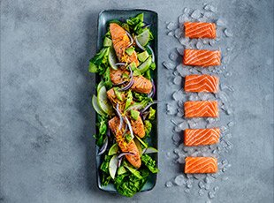 Salmão assado no forno com limão